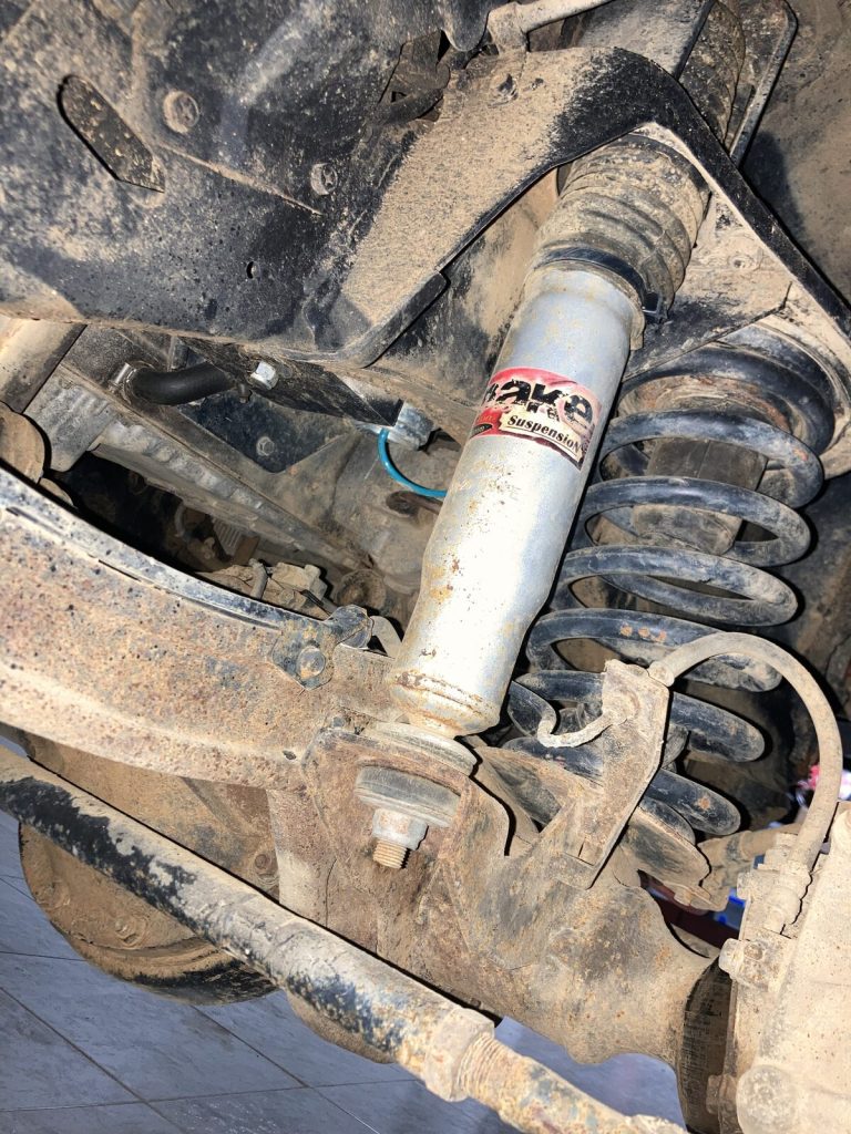 Amortiguador y muelle de suspensión instalados en Nissan Patrol